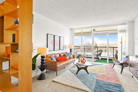 704 22nd St Studio-2 Beds Apartment for Rent - Photo Gallery 17